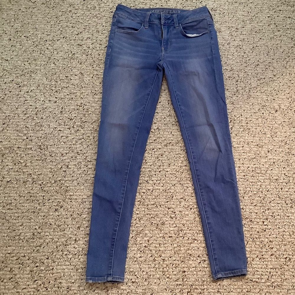 American Eagle super super stretch jegging size 2 US regular light wash denim